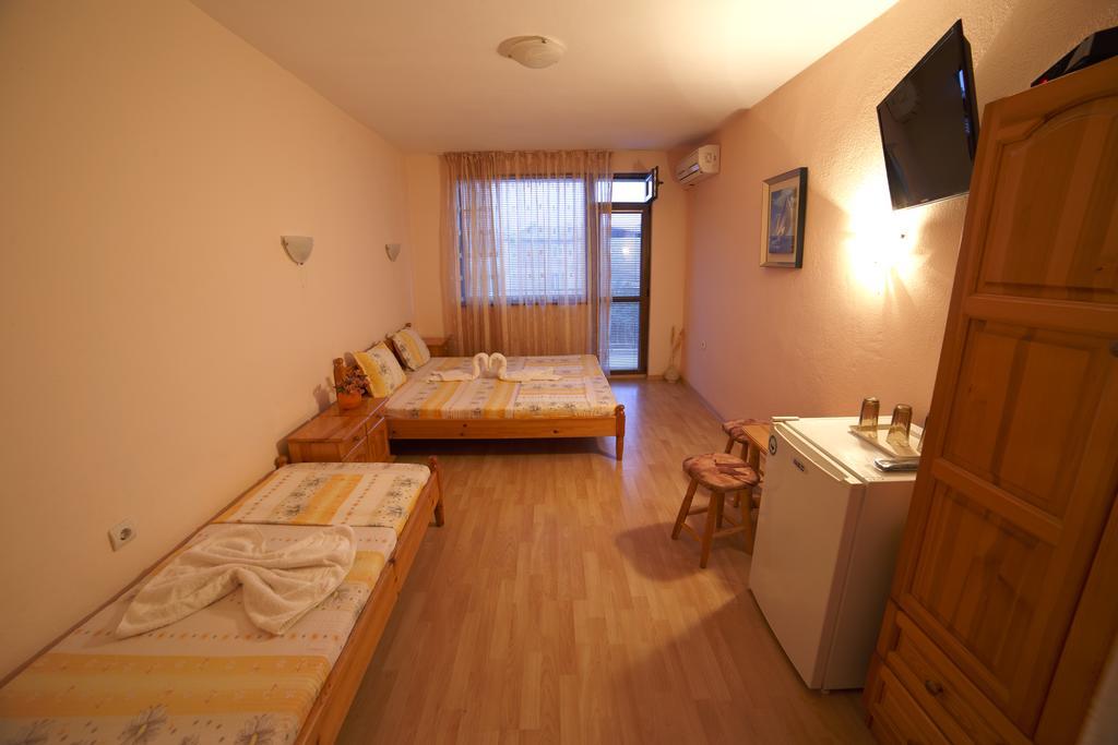 Primorski Briz Guest House Primorsko Exterior photo