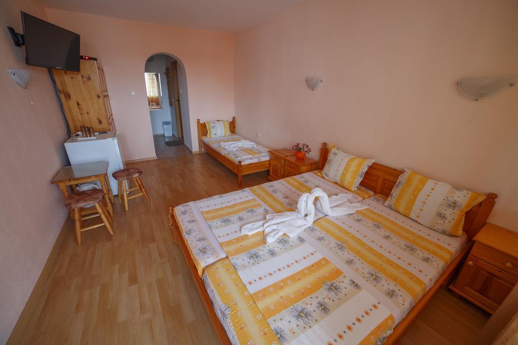 Primorski Briz Guest House Primorsko Exterior photo